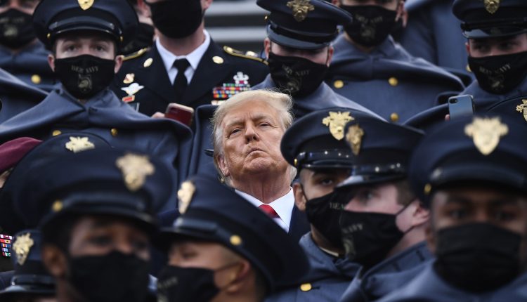 Despite concerns about Covid, Trump does not wear a mask at the Army-Navy game

