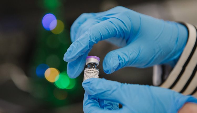 Trump's veto threat to Covid Relief Bill holds $ 9 billion in government vaccine funding

