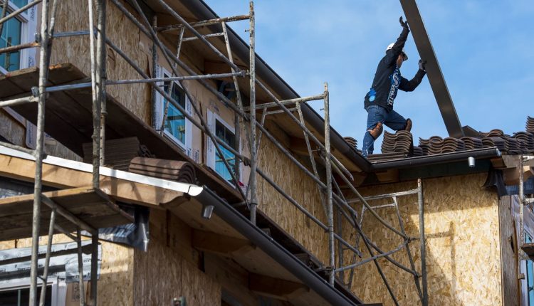 An increase in wood and land prices leads to a decrease in the confidence of builders

