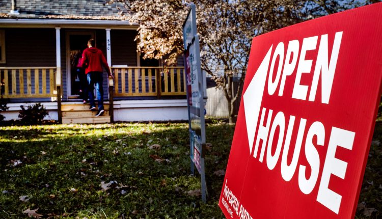 The demand for mortgage refinancing is retreating as interest rates rise

