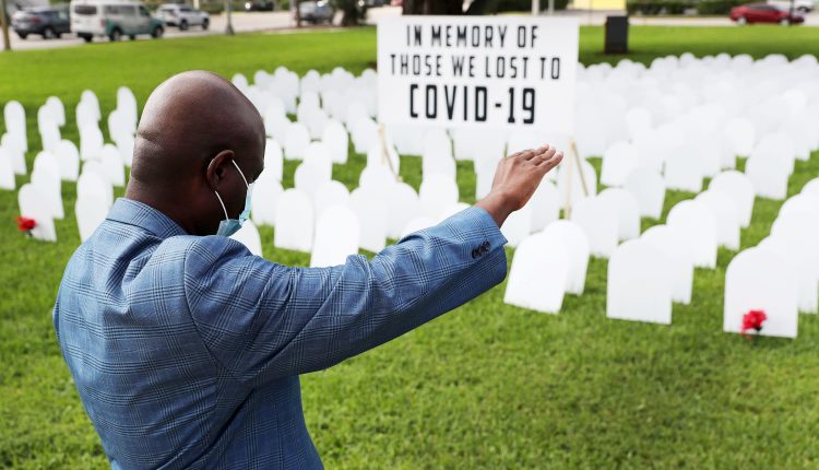 The US reports more than 4,000 deaths from Covid for the first time as the outbreak worsens

