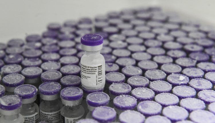  Dr.  Scott Gottlieb on Pfizer's efforts to get a third Covid vaccine

