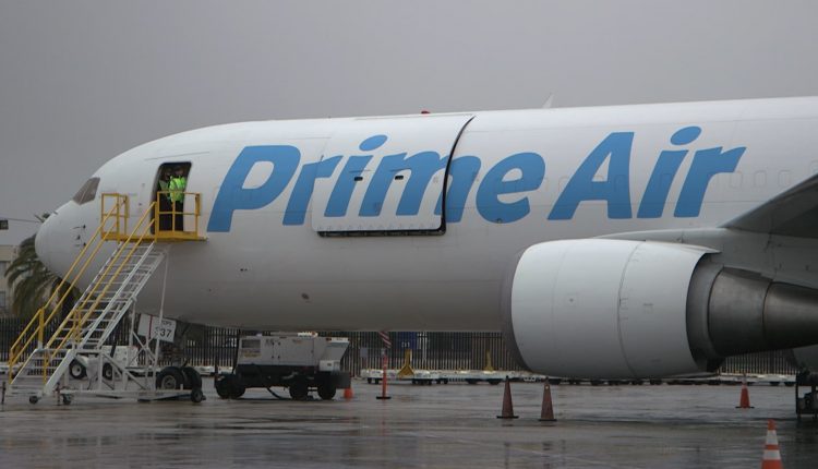 Amazon takes a minority stake in the freight company ATSG

