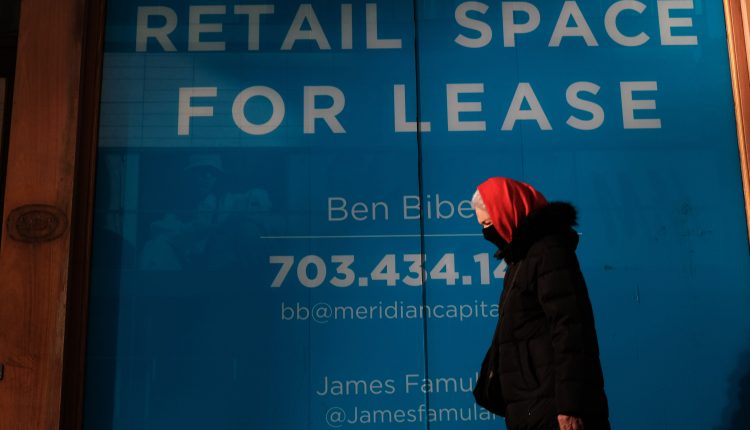 Weekly unemployment claims rise 712,000 against $ 1.9 trillion in Covid aid

