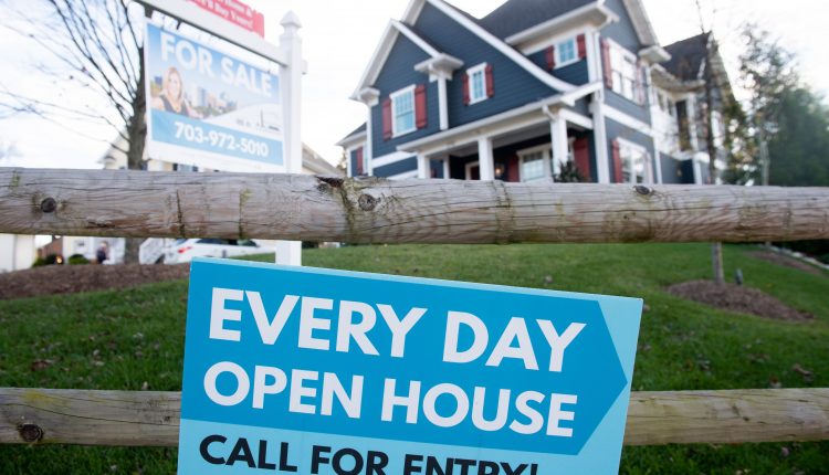 Demand for mortgage refinancing drops 43% year-on-year

