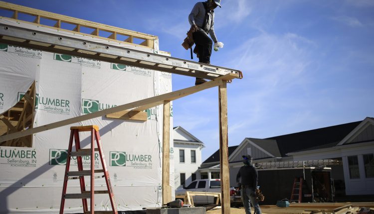 Builders' confidence falls when interest rates and lumber prices rise

