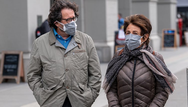  Dr.  Scott Gottlieb on Fauci, Paul exchange face masks

