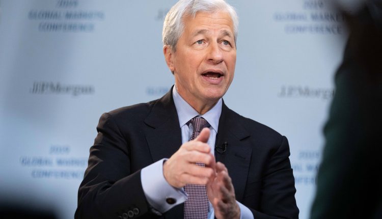 Jamie Dimon says US consumers are "rolled up and ready to go" with $ 2 trillion more in checking accounts


