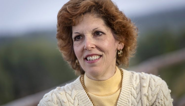 Fed's Mester praises the job report but says the loose policy remains

