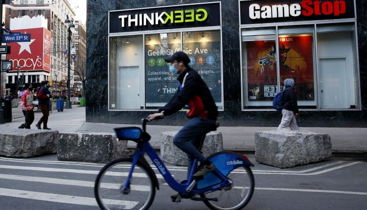 GameStop stocks cut losses after the Reddit favorite planned a $ 1 billion stock sale

