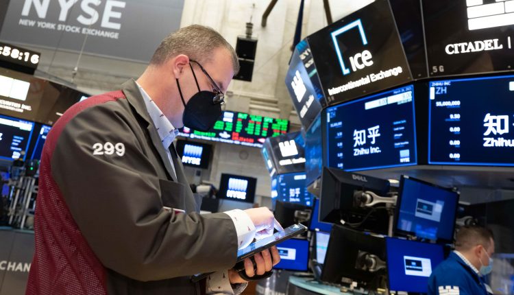 Government bond yields rise slightly ahead of the busy data week

