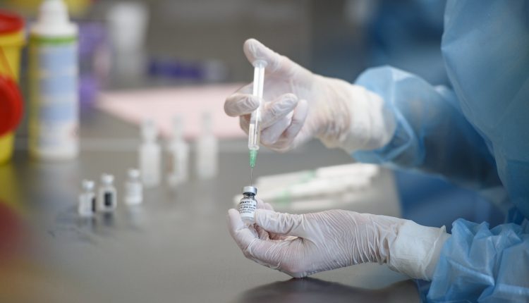 The EU Medicines Agency finds a possible link between the vaccine against AstraZeneca Covid and blood clots

