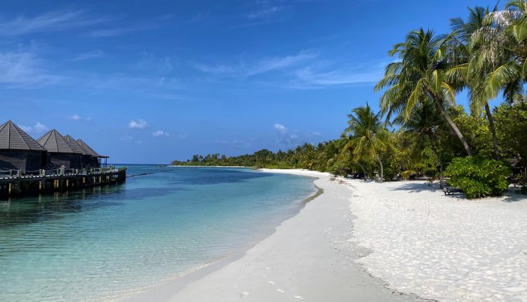 Maldives offer vacationers vaccines on arrival

