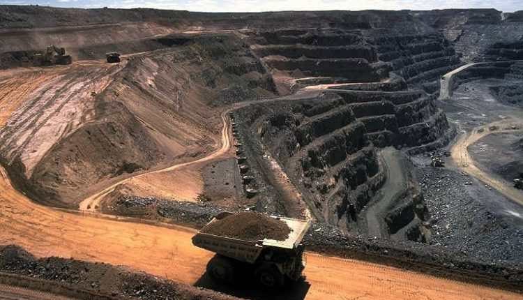 China's goal to reduce carbon emissions seems difficult to achieve as banks continue to throw cash into coal mines and power plants, undermining Xi Jinping's plan to cut fossil fuels

