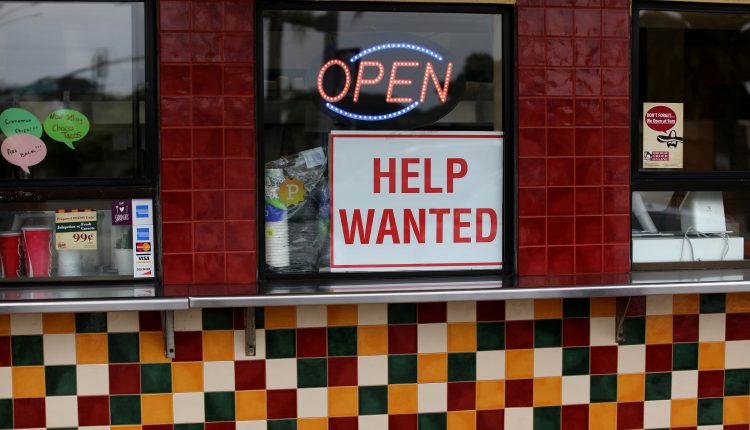 The US Chamber of Commerce tears down $ 300 in unemployment benefits and demands it be lifted

