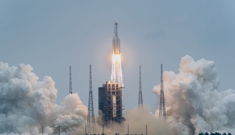 Chinese missile is expected to fall back to Earth

