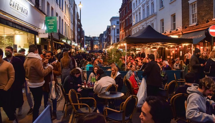 Britain lifts the lockdown, but the India Covid variant threatens to be eased on June 21st

