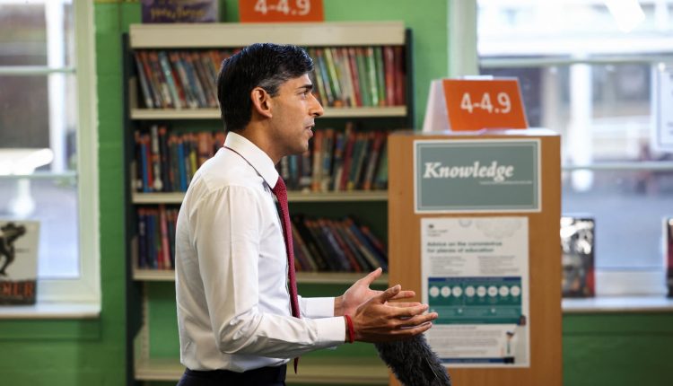 UK Prime Minister Sunak seeks "constructive" talks with unions amid new anti-strike laws

