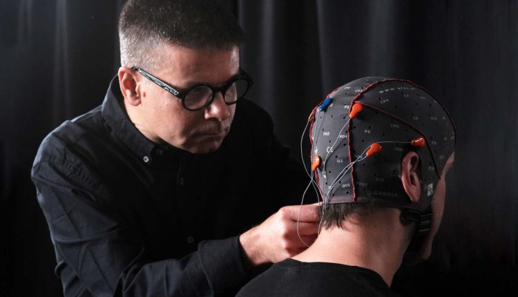 Im Labor, das Gehirne mit Quantencomputern verbindet
