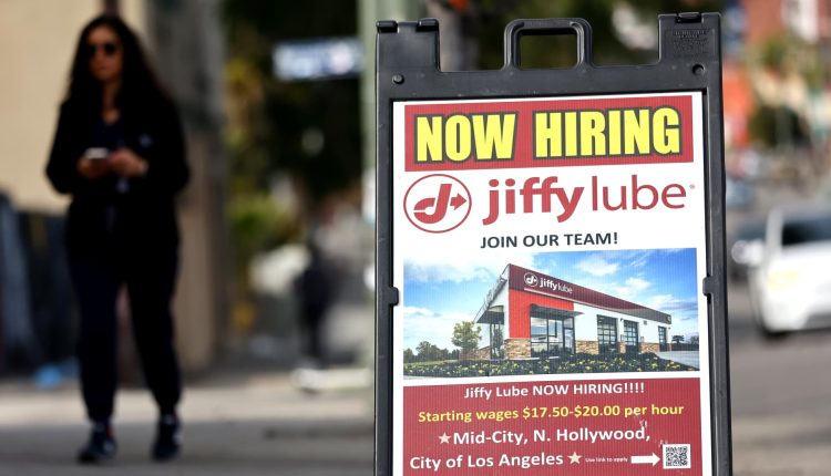 The number of employed rose by 517,000, the unemployment rate at a 53-year low

