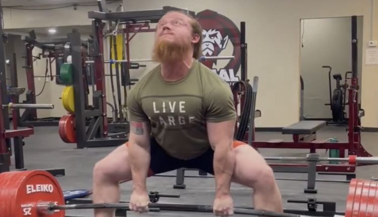 Powerlifter Blake Lehew destroys a 385-kilogram (848-pound) beltless deadlift

