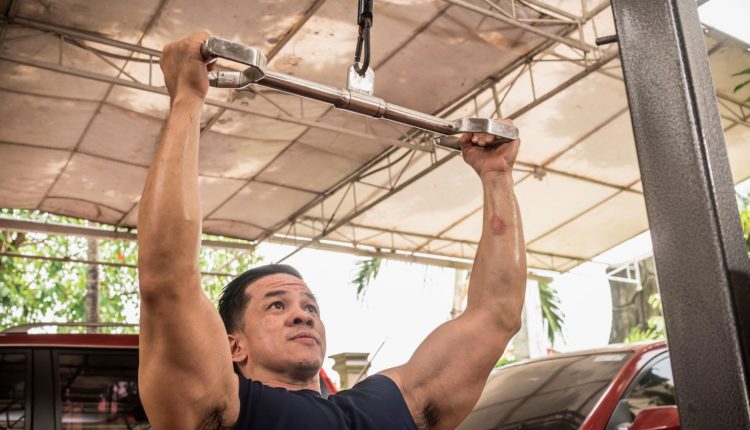 How to Do the Neutral-Grip Lat Pulldown for a Bigger Back