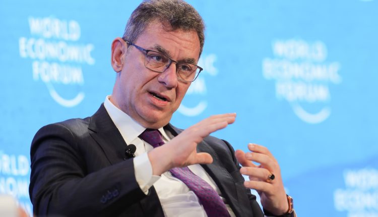 Pfizer CEO signs letter in support of FDA

