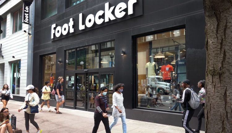 Foot Locker FL stock falls 25% in the first quarter, missed earnings and lower guidance

