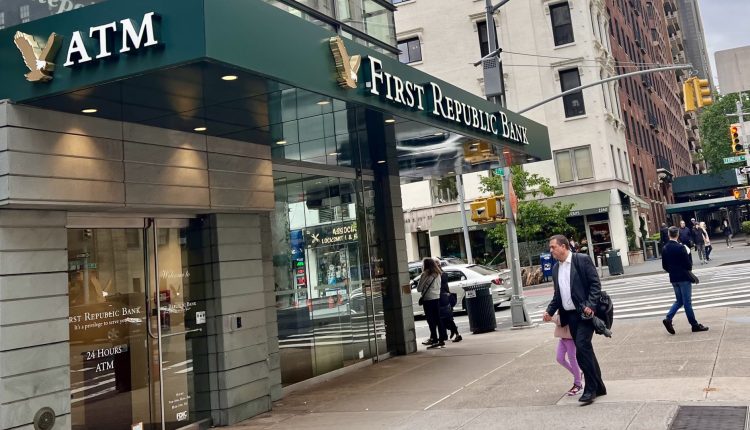 Senior Loan Officers opinion poll shows banks concerned about a slowdown

