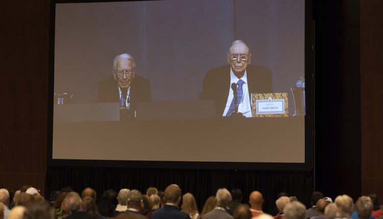 The best joke and wisdom from Warren Buffett and Charlie Munger at the Berkshire Hathaway annual meeting

