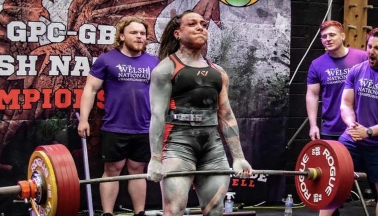 Powerlifter Laura Sancho (82 kg) deadlift raw British record of 263 kilograms (579.8 pounds)

