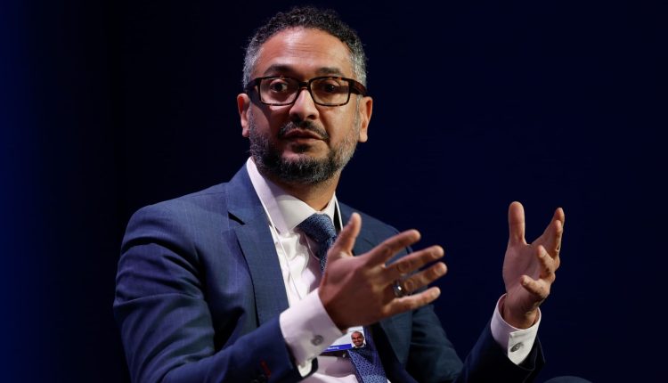 Illumina announces CEO transition plan as Francis deSouza resigns

