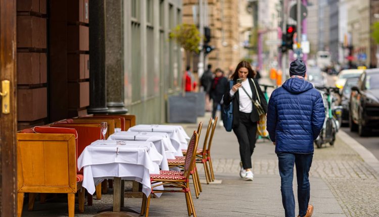 After growth revisions in Germany and Ireland, the euro zone falls into recession

