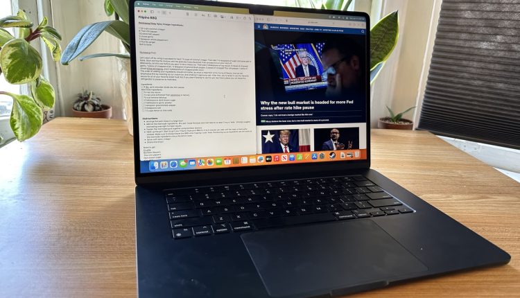 The Apple MacBook Air 15 inch convinces in terms of battery life, portability and price

