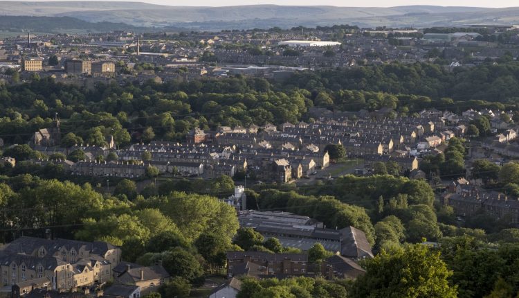 Brits are facing a major mortgage crisis as lending rates soar

