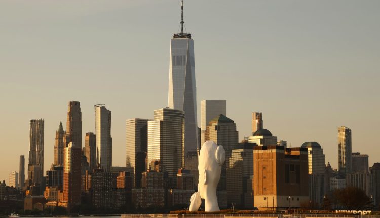 Goldman Sachs lowers the likelihood of a US recession next year

