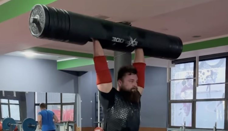 Pavlo Kordiyaka Logs presses 183 kilograms (403.4 pounds) in Shaw Classic Prep

