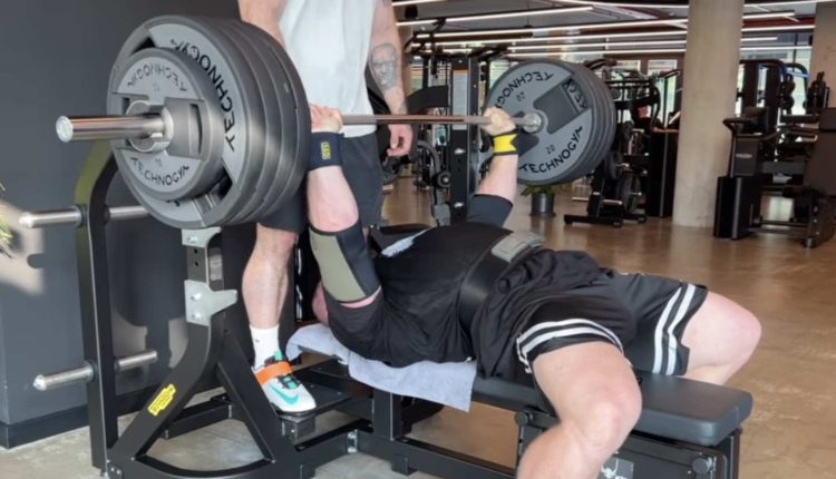 Pavlo Nakonechnyy presses 200 kilograms (440.9 pounds) for 7 reps in the Shaw Classic Prep

