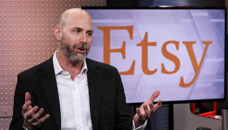 Etsy shares plunge 11% on weak guidance