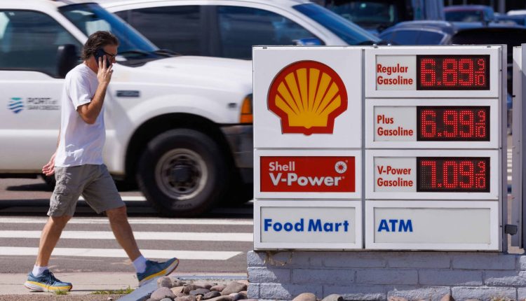 Job growth surges but Americans still think the economy stinks