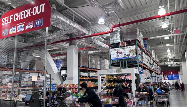 U.S. consumers to wake up to ‘out of control’ card interest: economist