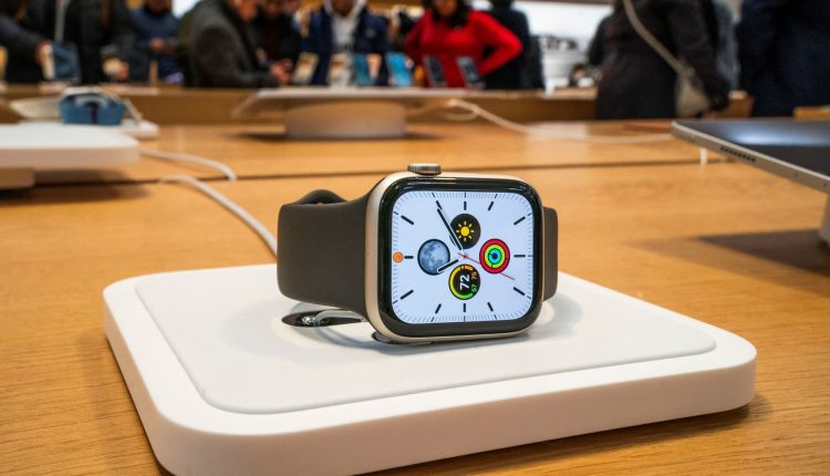 Apple Watch import ban temporarily stopped by U.S. appeals court