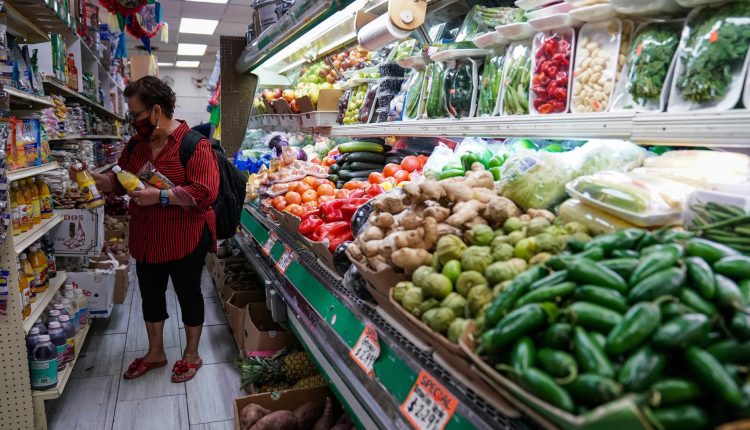 The Fed's main inflation indicator rose 2.8% annually, as expected

