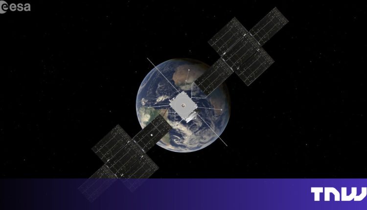 ESA space probe Juice completes world's first flyby between the Moon and Earth

