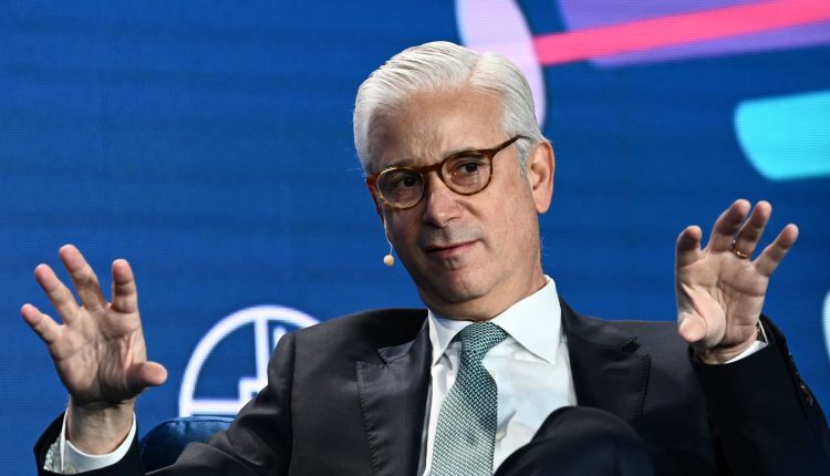 Wells Fargo CEO calls consumers 'extremely resilient'

