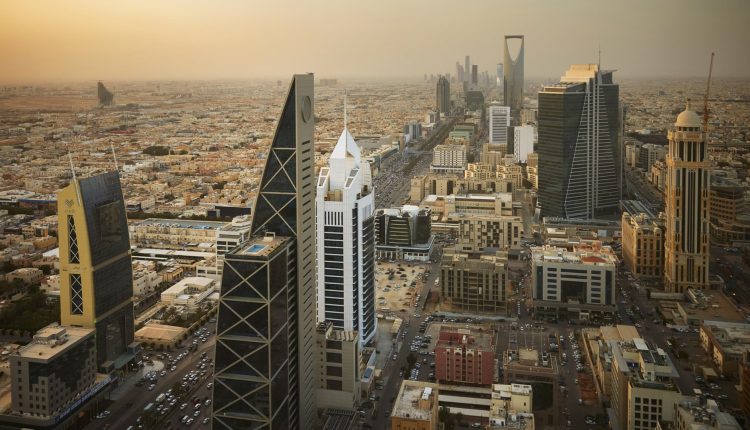 Saudi Arabia lowers its growth forecasts and sees larger budget deficits

