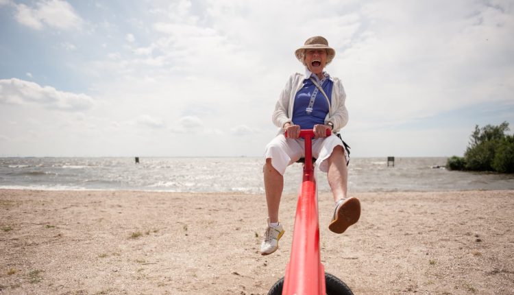 How to invest in bonds when interest rates fall

