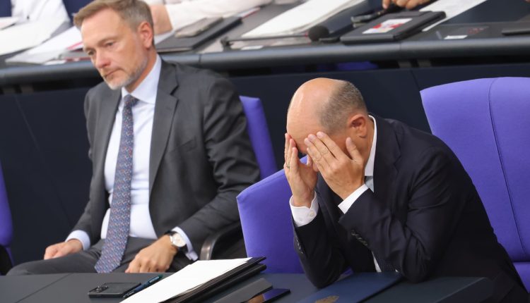 Chancellor Olaf Scholz dismisses Finance Minister Christian Lindner

