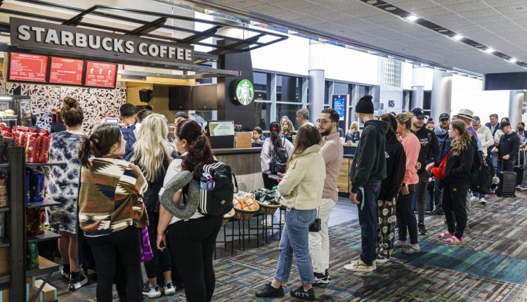 Can Starbucks fix long lines at its airport cafes?

