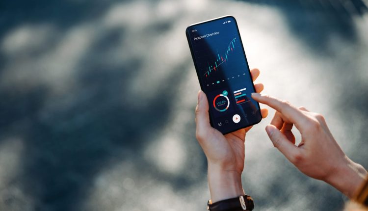 FinTech companies aim at Singapore's wealthy with feature-rich apps.

